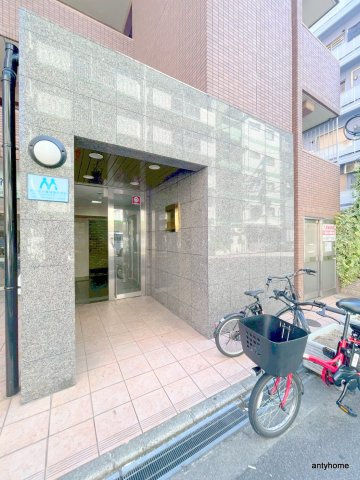 メルクリオール難波　仲介手数料無料のエントランス