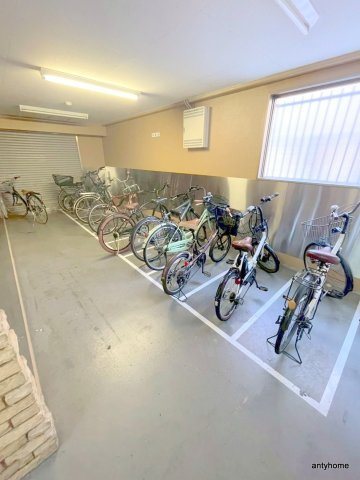 メルクリオール難波　仲介手数料無料の駐車場