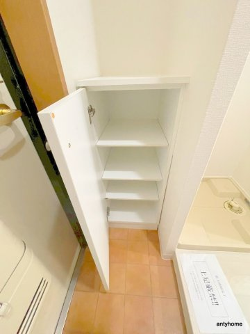 メルクリオール難波　仲介手数料無料の収納