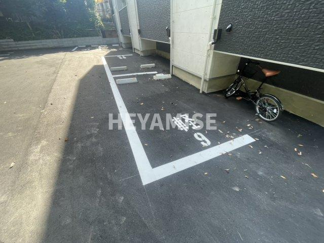 MODERN PALAZZO MATSUYAMAの駐車場