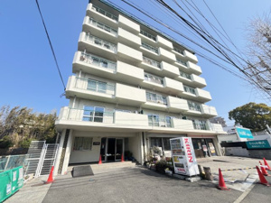 ~最 上 階・角 部 屋~ メゾン港南台の画像