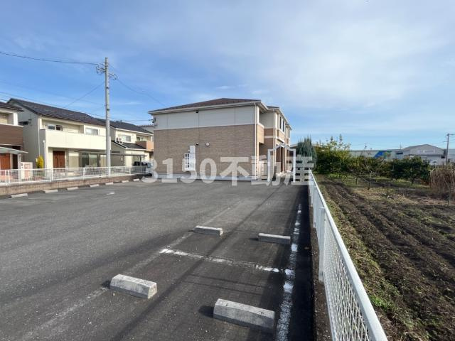 サンコート　ブロッコリーの駐車場|外観写真（昼）