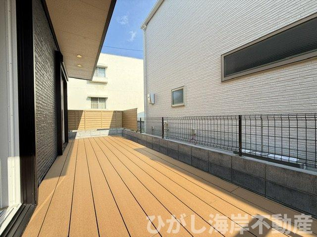 茅ヶ崎市東海岸南6丁目　新築戸建　全３棟の庭|ウッドデッキ