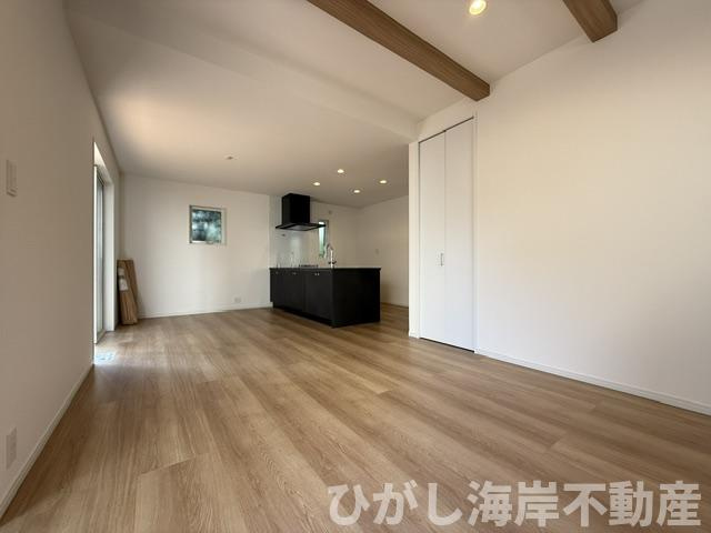 茅ヶ崎市東海岸南6丁目　新築戸建　全３棟の居間・リビング|18帖　LDK