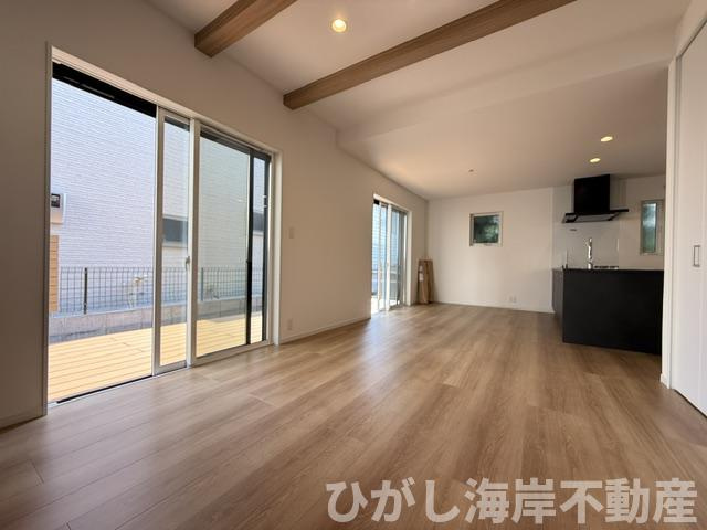 茅ヶ崎市東海岸南6丁目　新築戸建　全３棟の居間・リビング|18帖　LDK