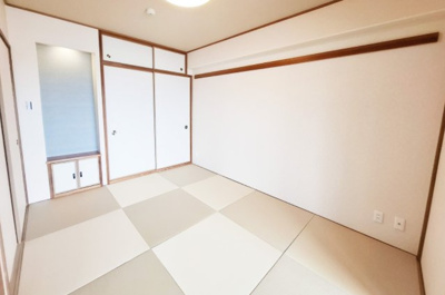 【和室】 | ケイズパーク堺・北花田 | 6帖和室には、押入れ付き！縁なしのカラー畳で和の良さを生かしつつ、洋室とも馴染みやすい空間に。