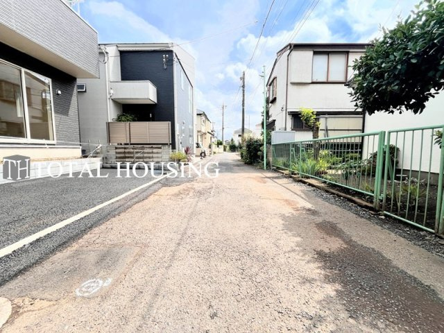 【前面道路含む現地写真】 | 狛江市中和泉5丁目　新築戸建　全1棟