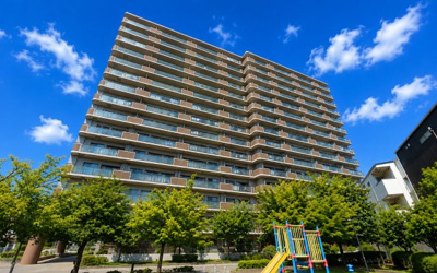 【外観】 | ファミール上新庄 | 【現地写真】
全222戸♪駅徒歩約5分、小学校5分、スーパー1分の好立地♪