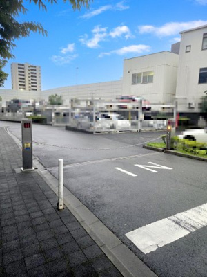 【駐車場】 | ファミール上新庄 | 【現地写真】
敷地内駐車場♪