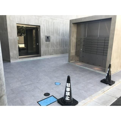 【エントランス】 | ゼルコヴァ | 建物の内部です