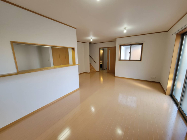 【居間・リビング】 | 八尾市相生町3丁目 | 【LDK：広々20.2帖！】床暖房完備です☆