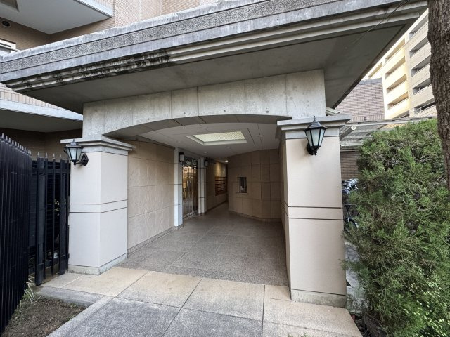 ガーデンズ国立西館