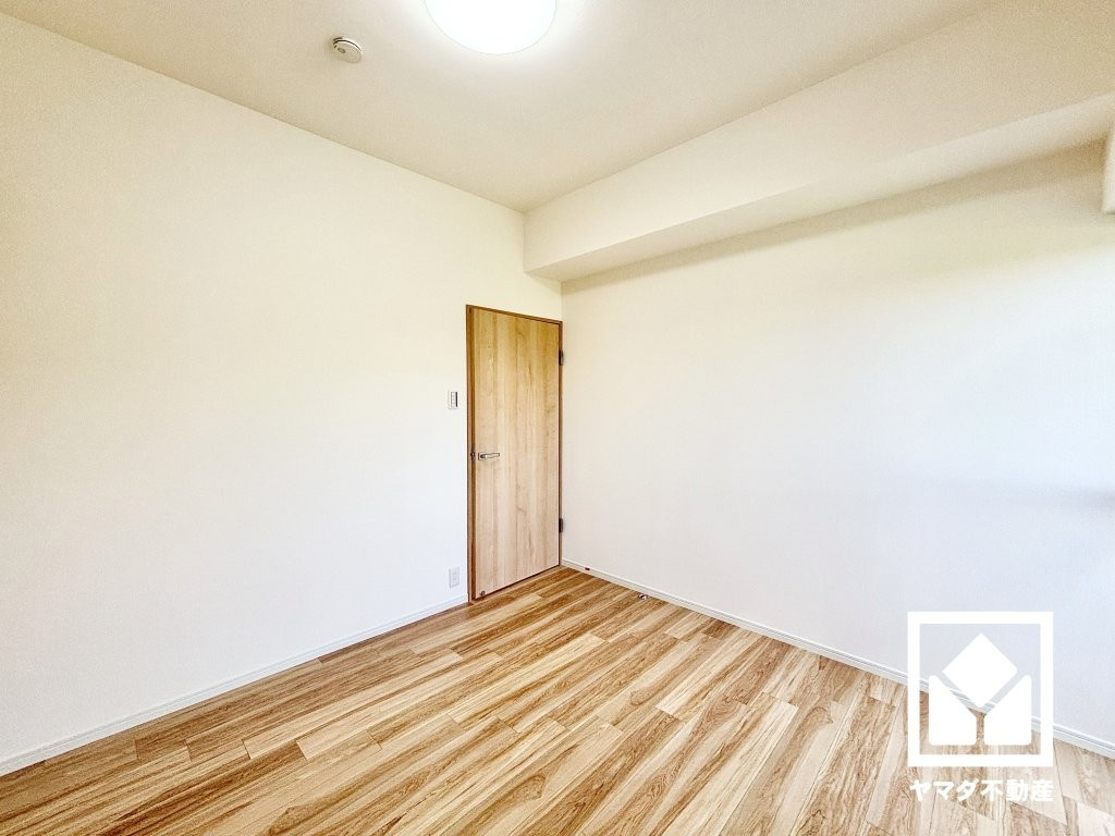 サンヴェールパルシティの子供部屋|約5.5帖の洋室です。全居室フローリングでお掃除ラクラクです。