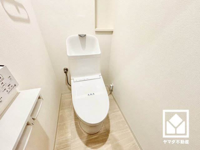 サンヴェールパルシティのトイレ|明るく清潔感溢れるトイレです。温水洗浄便座付きで、季節を問わずいつでも温かい便座をお使いいただけます。