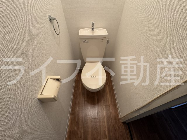 八戸ノ里文化Ⅱのトイレ|落ち着いた色調のトイレです