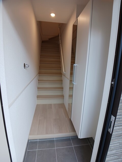 ヒカルサ西東京向台イーストの玄関
