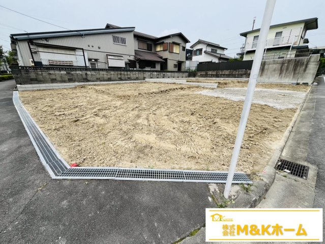知多市つつじが丘3丁目　全2棟　2号棟の駐車場|R8.6.30撮影　パントリー完備☆