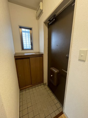 ミツモト上大市ハイツの玄関