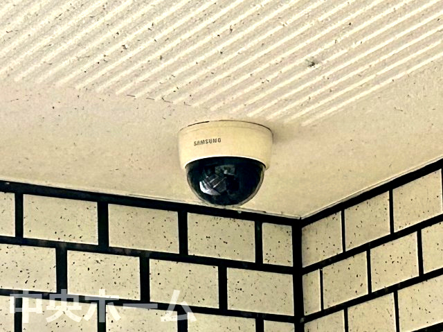 フドウ東陽町ハイツの防犯設備|【防犯カメラ】何かあった時の大事な証拠になることももちろんなりますが、防犯というくらいですので大事なのは防犯カメラがあることによって抑止力につながることですよね。