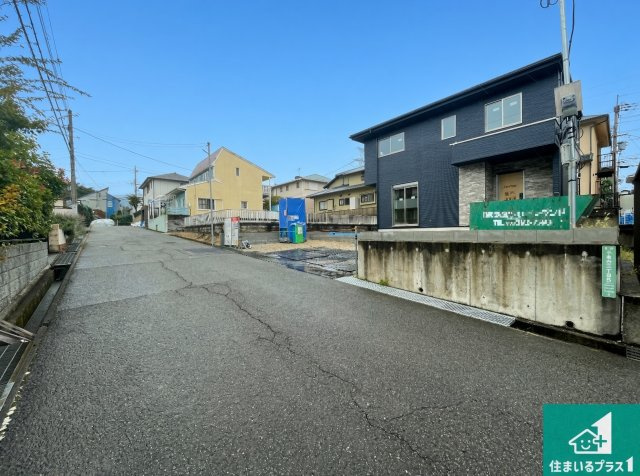 ■神戸市北区小倉台　第3期　新築一戸建ての前面道路含む現地写真|周辺は閑静な住宅街！前面道路広々で車の出し入れも便利です。駐車が苦手な方でも安心して車庫入れできます！