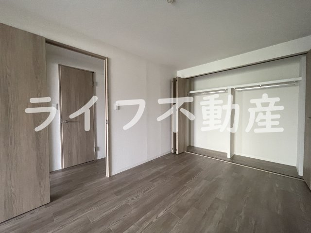比枝コーポラス上町Ⅰの寝室|広くて明るい寝室