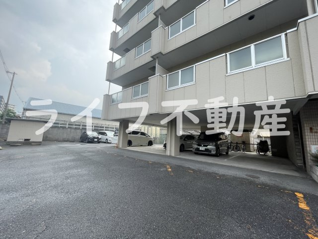 比枝コーポラス上町Ⅰの駐車場|カースペースがあります