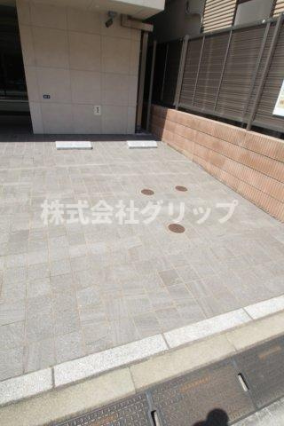 クラリッサ横浜中央の駐車場