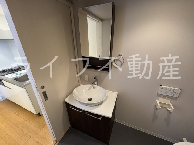 AirCityの独立洗面台|朝の支度にも助かる、独立の洗髪洗面化粧台