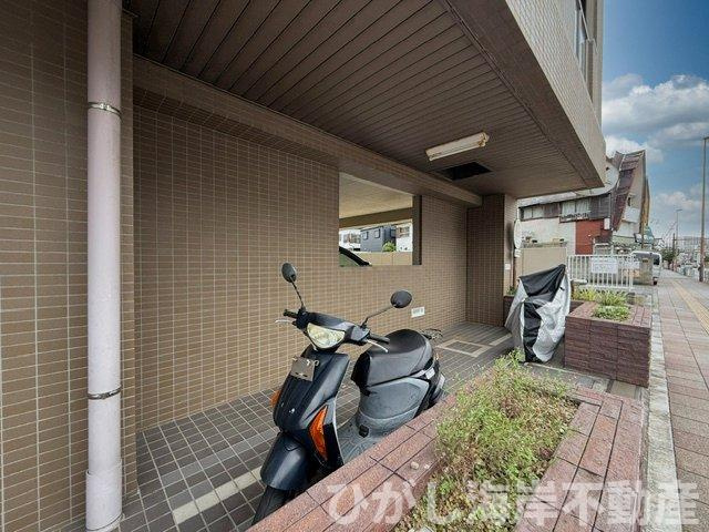 グレイス湘南茅ヶ崎の駐車場|敷地内バイク置場