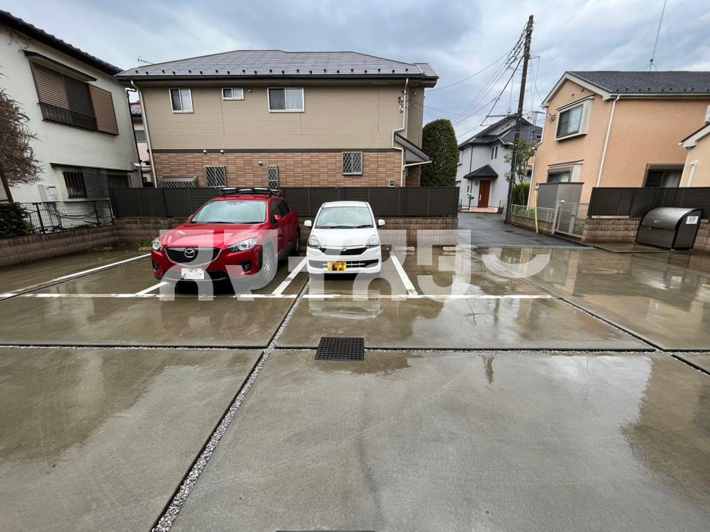 昭島市東町３丁目のアパートの駐車場