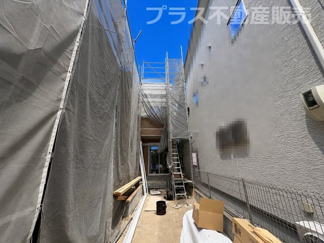 【外観】 | 春日市原町2丁目第1　2号棟（全2棟）【仲介手数料無料・0円】 | 現地写真。プラス不動産販売なら、現場の全ての棟をまとめてご見学頂けます。
