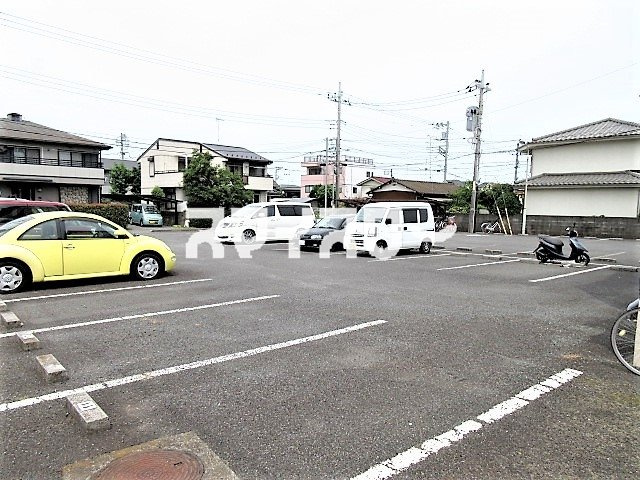 八王子市横川町の賃貸マンションの駐車場