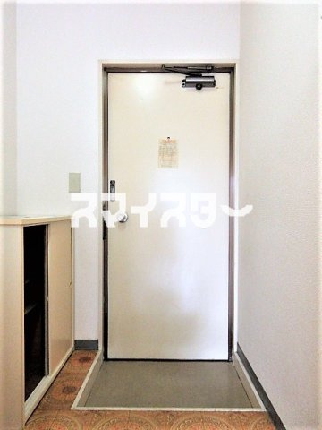 八王子市横川町の賃貸マンションの玄関