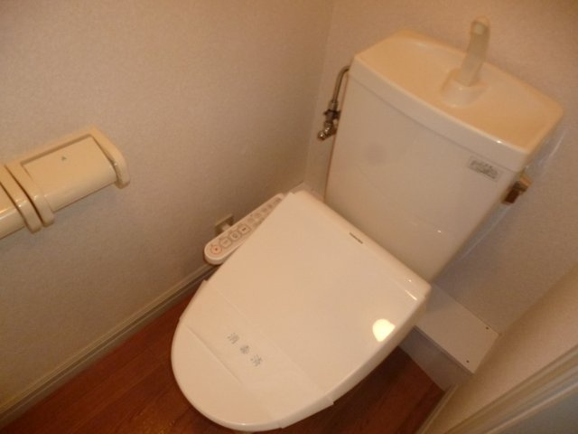 ラベンダーヒルズのトイレ|シャワー付き暖房便座
