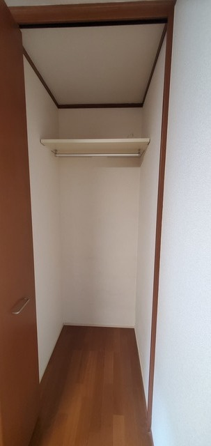 セキホーの収納|天井まで高さがあるクロゼット