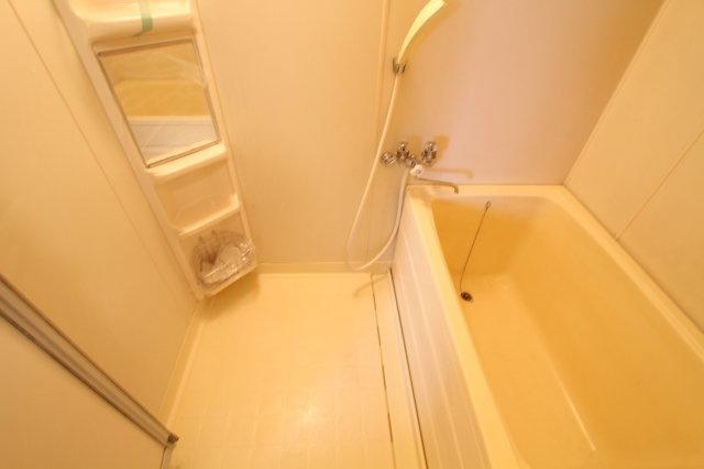 クレスト本町　駐車場有　駅近　の浴室