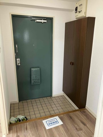 クレスト本町　駐車場有　駅近　の玄関