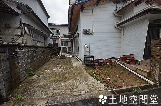 塔野3丁目戸建の駐車場|普通車サイズよっては1台のみ※現地確認要する。（車種によっては2台可）