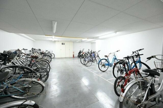 墨田区亀沢４丁目の賃貸マンションの駐車場