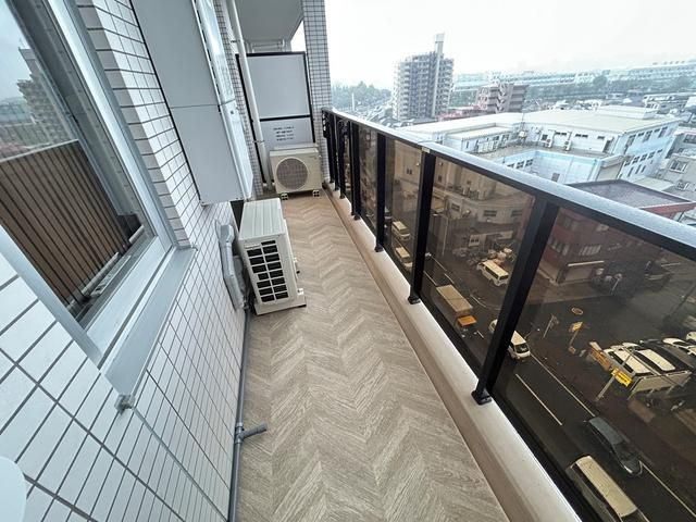 ＬＩＭＥ　ＲＥＳＩＤＥＮＣＥ　ＫＡＷＡＧＵＣＨＩ　ＥＡＳＴのバルコニー