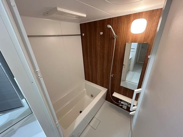 ＬＩＭＥ　ＲＥＳＩＤＥＮＣＥ　ＫＡＷＡＧＵＣＨＩ　ＥＡＳＴの浴室