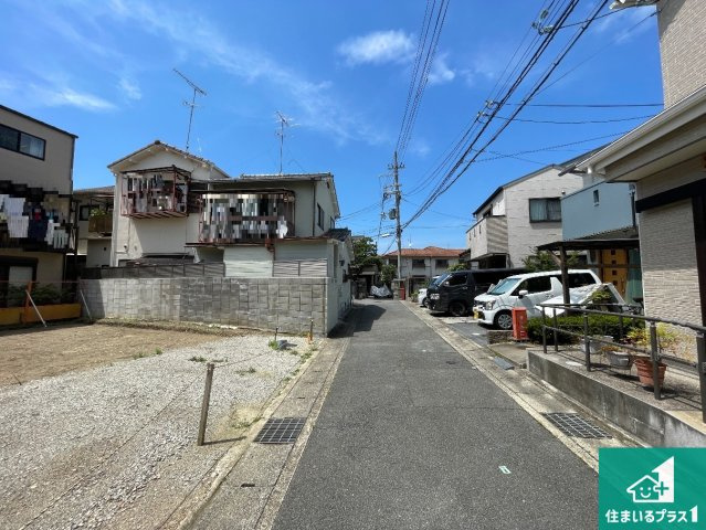 ★京都市右京区太秦朱雀町　第3期　新築一戸建ての前面道路含む現地写真|周辺は落ち着いた街並みの住宅地！子育てがしやすい住環境です！まだ未完成ですが、現地でしかわからない事もございます。是非一度ご覧ください。