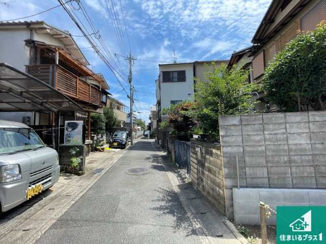 ★京都市右京区太秦朱雀町　第3期　新築一戸建ての前面道路含む現地写真|周辺は落ち着いた街並みの住宅地！子育てがしやすい住環境です！まだ未完成ですが、現地でしかわからない事もございます。是非一度ご覧ください。