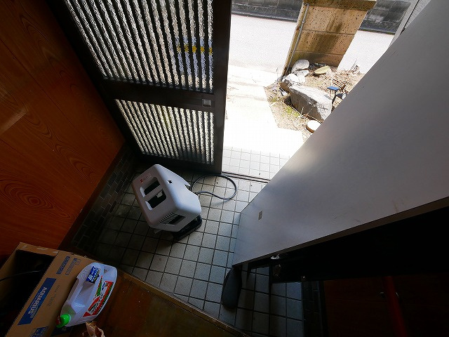法華寺町戸建の玄関