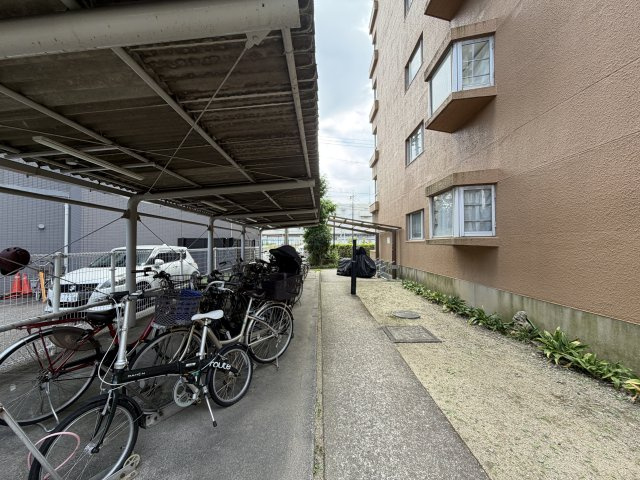 東名レックスマンションの駐輪場