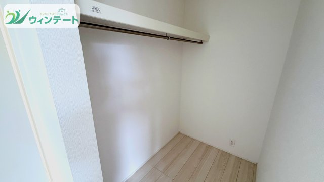 取手市新取手1丁目01期　新築戸建の収納|ウォークインクローゼットがあることで、生活空間がすっきり。整理整頓しやすい収納スペースです。