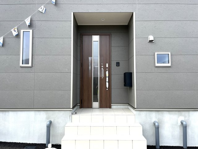【エントランス】 | 仲介手数料無料！西岐波小学校に通える新築戸建　宇部市西岐波　第９－１号棟　クレイドルガーデン　アーネストワン | ダイヤルキー付きの郵便受け