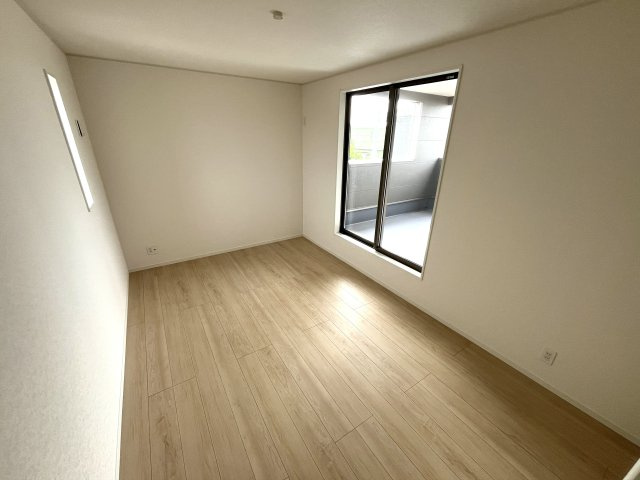 【洋室】 | 仲介手数料無料！西岐波小学校に通える新築戸建　宇部市西岐波　第９－１号棟　クレイドルガーデン　アーネストワン | ２面採光の明るいお部屋で健やかな毎日