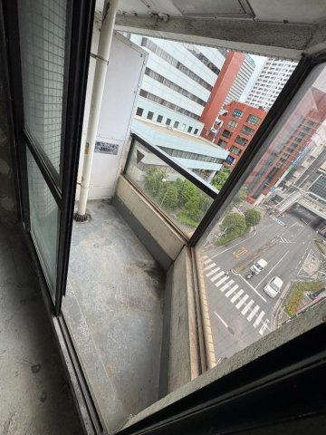 府中市府中町１丁目の店舗事務所のバルコニー