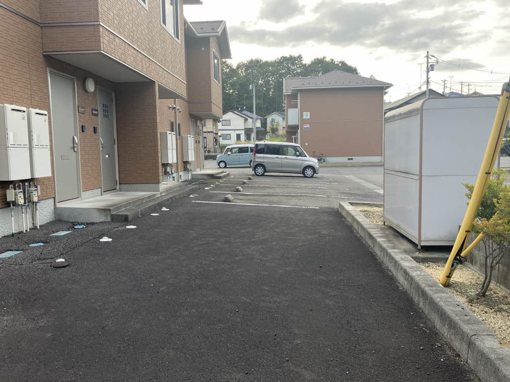 K-レガシー六番館の駐車場